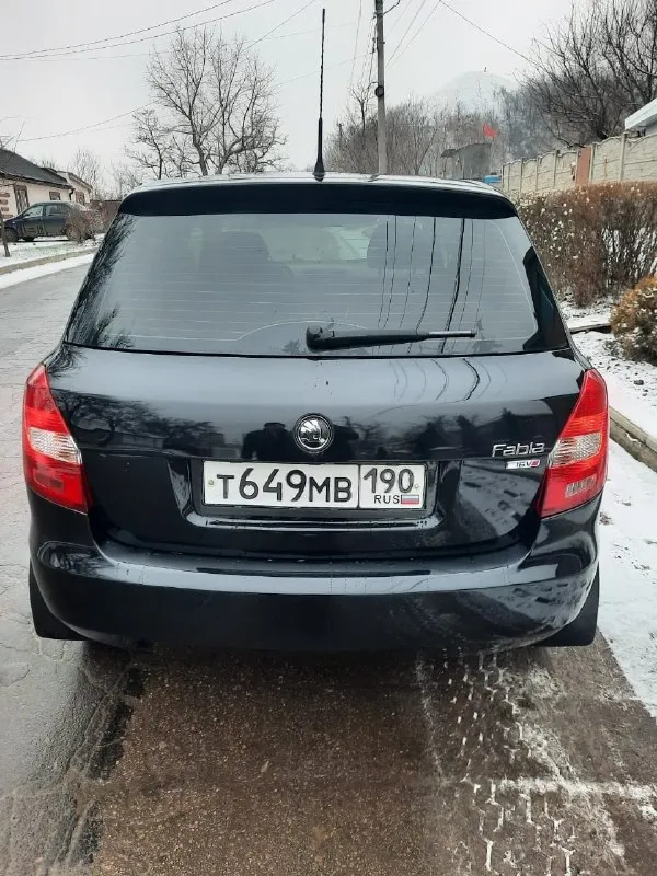 Продам skoda fabia | | 2011 года 1.6 коробка полноценный автомат 1 хозяин за всю историю бережная эксплуатация 160 тысяч родного пробега любые проверки автотека зелень, авто никогда не участвовал в дтп двигатель коробка ходовая без нареканий. комплектация : кондиционер, круиз контроль, 4 эл. стеклоподьемника, электро зеркала, колеса зима-лето на дисках и много другое. продажа через мрэо автомобиль не требует вложений от слова совсем сел поехал, реально до первого покупателя осмотр г. донецк цена 750 хороший торг у капота. номер для связи +79490890438 📞 звоните: +7(949)0890438 - фотография - 4