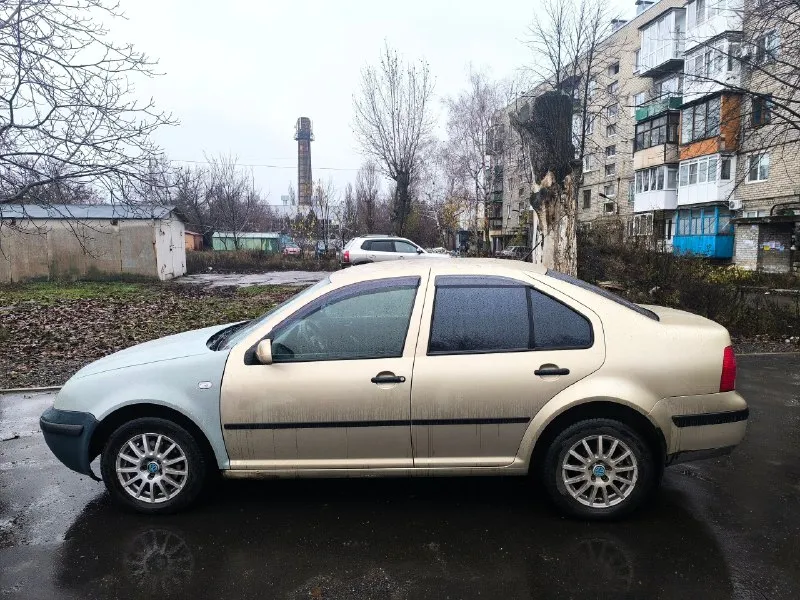 Volkswagen bora 2001г. 1.6 механика. два комплекта резины. вписано в птс. 250000 пробег. макеевка 79495003332. цена 300000р. 📞 звоните: +7(949)5003332 - фотография - 3