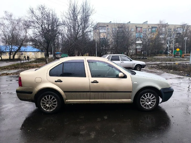 Volkswagen bora 2001г. 1.6 механика. два комплекта резины. вписано в птс. 250000 пробег. макеевка 79495003332. цена 300000р. 📞 звоните: +7(949)5003332 - фотография - 4