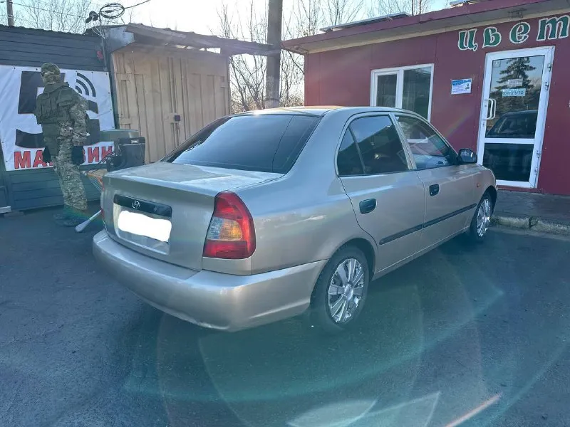 🚘марка: hyundai accent ⛽ бензин 1.5 бензин 🐎 102л. с 📅год выпуска: 2005 💴цена: 420000🫰🏻 • пробег:300000 • коробка в хорошем состоянии по двигателю вопросов нет ! • салон в хорошо состоянии • акустика •стеклоподъемник •кондиционер •гидра усилитель руля документы все порядке полное переоформление! зеленая автотека! автомобиль без гнили никаких вложений не требует ! почти в родном окрасе крашена две детали! торг уместен! все вопросы по телефону ! 📞 +79494999910 осмотр пгт. володарское 📲 tg: @armenovich999 📞 звоните: +7(949)4999910 - фотография - 1