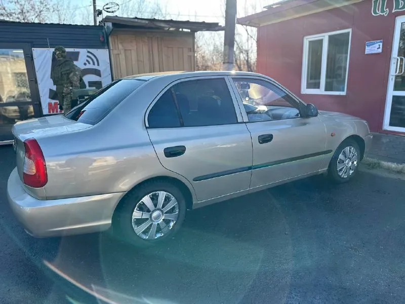 🚘марка: hyundai accent ⛽ бензин 1.5 бензин 🐎 102л. с 📅год выпуска: 2005 💴цена: 420000🫰🏻 • пробег:300000 • коробка в хорошем состоянии по двигателю вопросов нет ! • салон в хорошо состоянии • акустика •стеклоподъемник •кондиционер •гидра усилитель руля документы все порядке полное переоформление! зеленая автотека! автомобиль без гнили никаких вложений не требует ! почти в родном окрасе крашена две детали! торг уместен! все вопросы по телефону ! 📞 +79494999910 осмотр пгт. володарское 📲 tg: @armenovich999 📞 звоните: +7(949)4999910 - фотография - 5