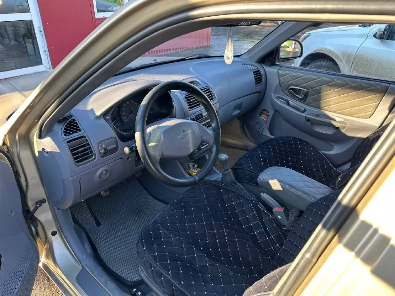 🚘марка: hyundai accent ⛽ бензин 1.5 бензин 🐎 102л. с 📅год выпуска: 2005 💴цена: 420000🫰🏻 • пробег:300000 • коробка в хорошем состоянии по двигателю вопросов нет ! • салон в хорошо состоянии • акустика •стеклоподъемник •кондиционер •гидра усилитель руля документы все порядке полное переоформление! зеленая автотека! автомобиль без гнили никаких вложений не требует ! почти в родном окрасе крашена две детали! торг уместен! все вопросы по телефону ! 📞 +79494999910 осмотр пгт. володарское 📲 tg: @armenovich999 📞 звоните: +7(949)4999910 - фотография - 9