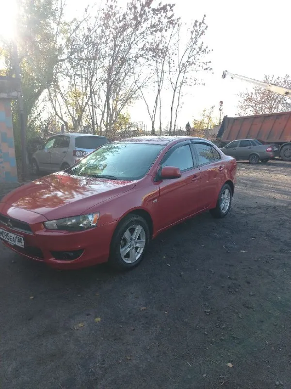 Продам mitsubishi лансер x 2008г двигатель 1.8 пробег 233тыс коробка: двигатель не дымит, масло не ест. акпп не пинает, не буксует, переключает мягко и плавно! ходовая обслужена! по электрике все работает, кондиционер заправлен! комплектация: датчик дождя/света, подогревы передних сидений, климат контроль, сенсорная мультимедиа с камерой заднего вида, сигнализация с обратной связью, эл. подогрев и регулировка зеркал. документы кристально чистые, без запретов, без штрафов, переоформление без проблем цена 680т. р. небольшой торг у капота. г. торез +79493745821 +79494338644 📞 звоните: +7(949)3745821 - фотография - 2