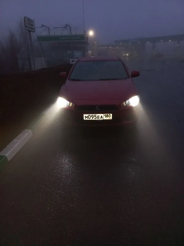 Продам mitsubishi лансер x 2008г двигатель 1.8 пробег 233тыс коробка: двигатель не дымит, масло не ест. акпп не пинает, не буксует, переключает мягко и плавно! ходовая обслужена! по электрике все работает, кондиционер заправлен! комплектация: датчик дождя/света, подогревы передних сидений, климат контроль, сенсорная мультимедиа с камерой заднего вида, сигнализация с обратной связью, эл. подогрев и регулировка зеркал. документы кристально чистые, без запретов, без штрафов, переоформление без проблем цена 680т. р. небольшой торг у капота. г. торез +79493745821 +79494338644 📞 звоните: +7(949)3745821 - фотография - 8