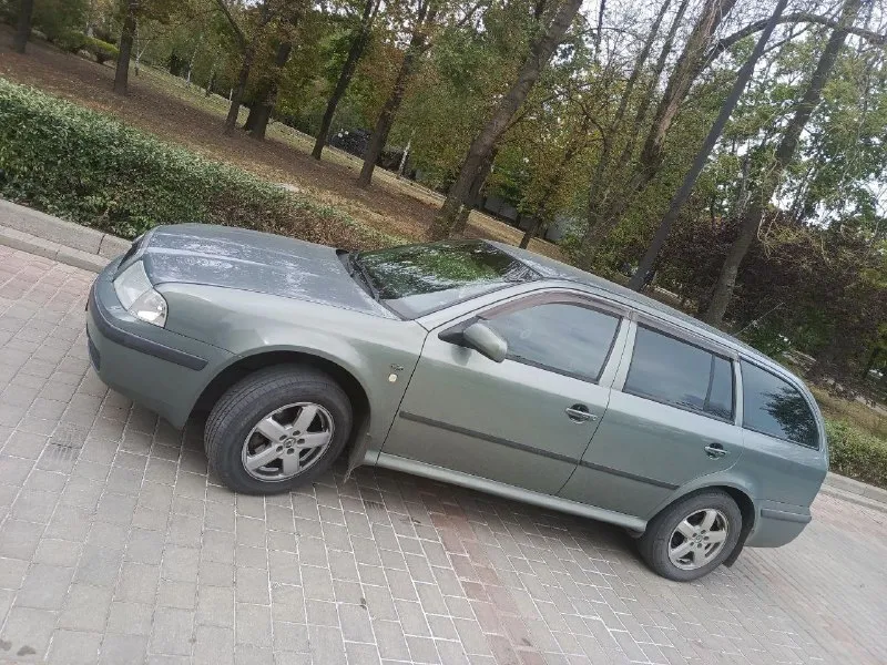 Продаётся skoda тур 2000 г. , пробег 235. зима резина. зима на жел. дисках. цена 600000+ торг. наход... - фотография