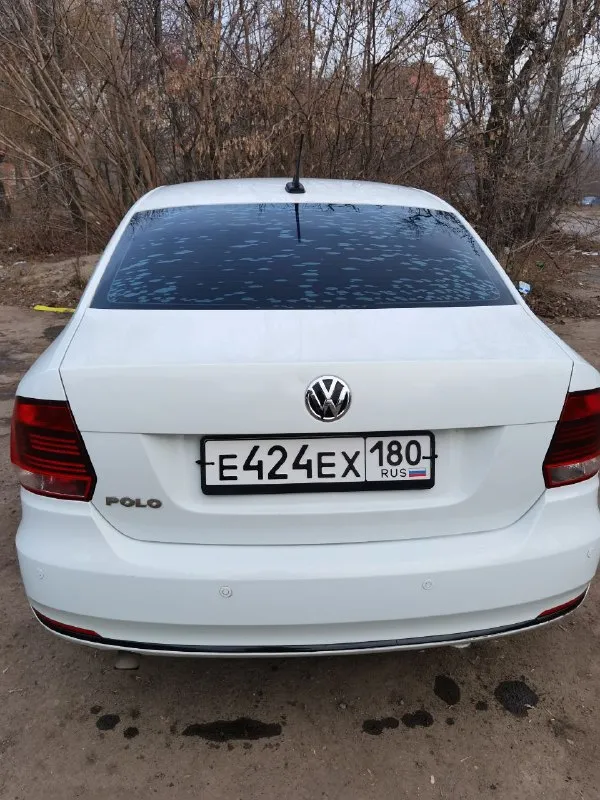 Продам volkswagen polo 1.6 at, 2017г. в., пробег 285т. км. с самым надежным мотором 1.6 и автоматической коробкой передач. в машине есть все необходимое для комфорной езды, климат, гидроусилитель, 4 электро стеклоподъемника, подогрев передних сидений, подогрев зеркал, туманки и тд. кузов в хорошем состоянии, ходовая часть без нареканий, салон как новый, в авто все работает как нужно. продажа от собственника. донецк. 950т. руб. +79493135428 📲 tg: @mcrizhkoff 📞 звоните: +7(949)3135428 - фотография - 2