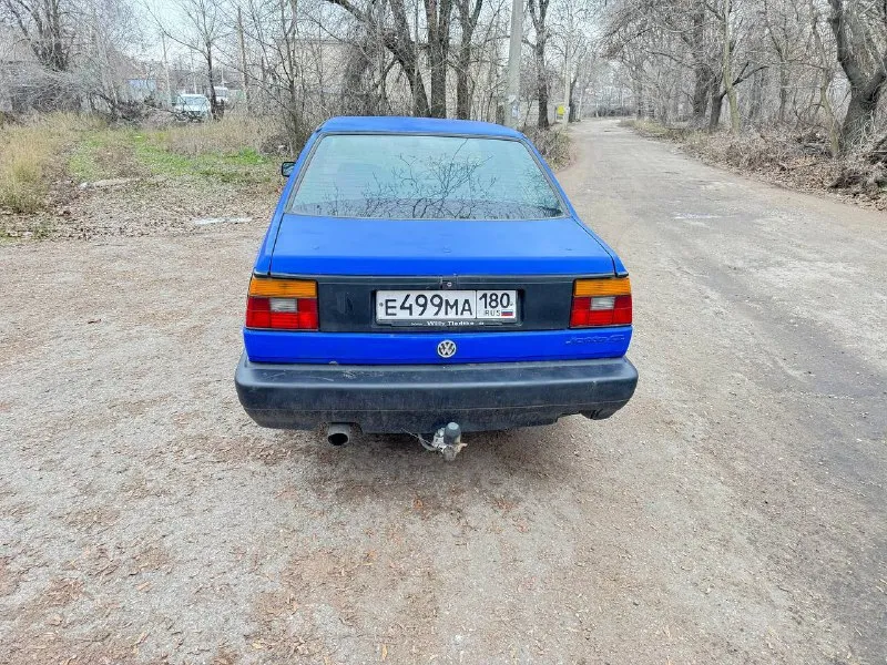 Продам volkswagen jetta, 1991 года выпуска, на хорошем ходу, установлено газовое оборудование, состояние кузова хорошее, все видно на фото, днище, лонжероны, пороги целые, двигатель 1.6 карбюратор, работает отлично, коробка работает хорошо, по ходовой все отлично, по электрике все работает, стоит газ евро 2, сигнализация, хорошая резина, продажа от хозяина, с переоформлением, цена - 145000₽, находится в донецке кировский район, остальные вопросы по телефону +79493886439 📲 tg: сергей 📞 звоните: +7(949)3886439 - фотография - 5