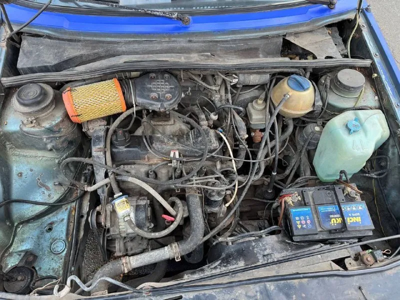 Продам volkswagen jetta, 1991 года выпуска, на хорошем ходу, установлено газовое оборудование, состояние кузова хорошее, все видно на фото, днище, лонжероны, пороги целые, двигатель 1.6 карбюратор, работает отлично, коробка работает хорошо, по ходовой все отлично, по электрике все работает, стоит газ евро 2, сигнализация, хорошая резина, продажа от хозяина, с переоформлением, цена - 145000₽, находится в донецке кировский район, остальные вопросы по телефону +79493886439 📲 tg: сергей 📞 звоните: +7(949)3886439 - фотография - 9