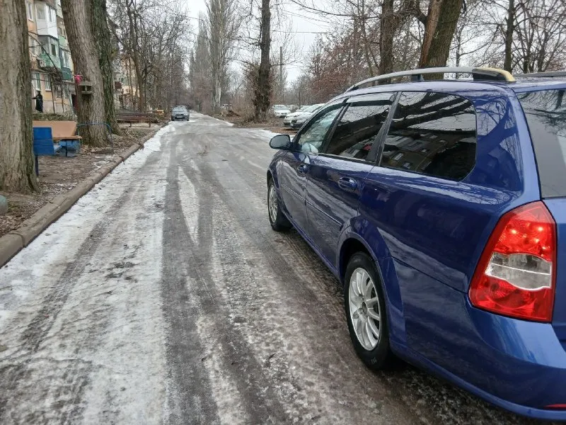 Продам chevrolet лачетти 2011год собственник один хозяин покупал новую машина как новая не бита не крашена родной пробег 76 тысяч прошла обслужил полностью ремни ролики помпу масла фильтра все что нужно было обслужил автомобиль обработан оцинкован полная комплектация кондиционер дует отлично 👍 достойная машина кто хочет хороший автомобиль это то что надо +79490871724 цена 580 тысяч 📞 звоните: +7(949)0871724 - фотография - 6
