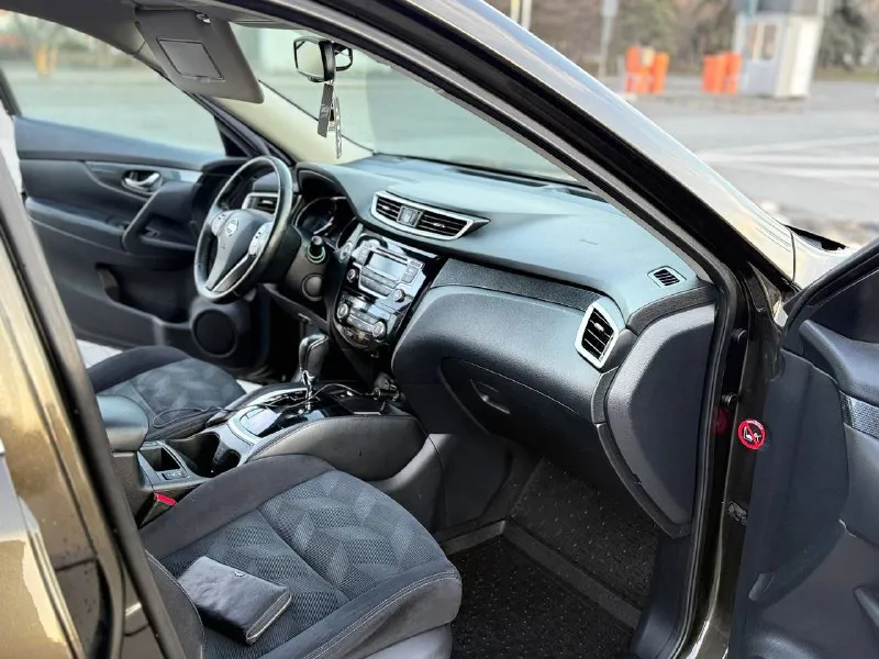 Nissan x-trail 2015г 2.0акпп цена до нового года 1.370.000р пред максимальная комплектация автомобиль в родном окрасе два комплекта колес на дисках зима лето климат двух зонный адаптивный круиз подогревы сидений датчик света датчик дождя без ключевой доступ эл багажник автомобиль без вложений полностью обслужен !!! цена из-за срочности донецк +79185951656 📲 tg: н н 📞 звоните: +7(918)5951656 - фотография - 6