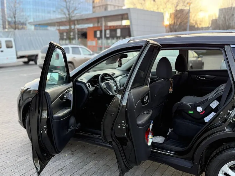 Nissan x-trail 2015г 2.0акпп цена до нового года 1.370.000р пред максимальная комплектация автомобиль в родном окрасе два комплекта колес на дисках зима лето климат двух зонный адаптивный круиз подогревы сидений датчик света датчик дождя без ключевой доступ эл багажник автомобиль без вложений полностью обслужен !!! цена из-за срочности донецк +79185951656 📲 tg: н н 📞 звоните: +7(918)5951656 - фотография - 7