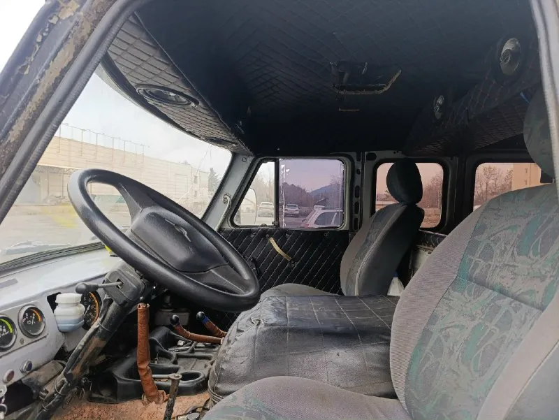 Продам уаз буханка 🍞 в отличном состоянии после капитального ремонта двигателя, работает идеально как часы, масла не есть, тяга очень бодрая, мосты работают раздатка переключает, кпп все скоростя переключаются, вся электрика работает свет хороший, печка жарит хорошо 👍, дополнительно обесшумлен весь кузов, дополнительно установлен усиленный багажник на всю крышу. действительно хороший уазик! доедет куда угодно ! с документами порядок машина стоит на учёте. цена 295. тр торг осмотр донецк днр связь плохая моб +79494316911. +79494484540. телеграм +79494494164 📞 звоните: +7(949)4316911 - фотография - 6