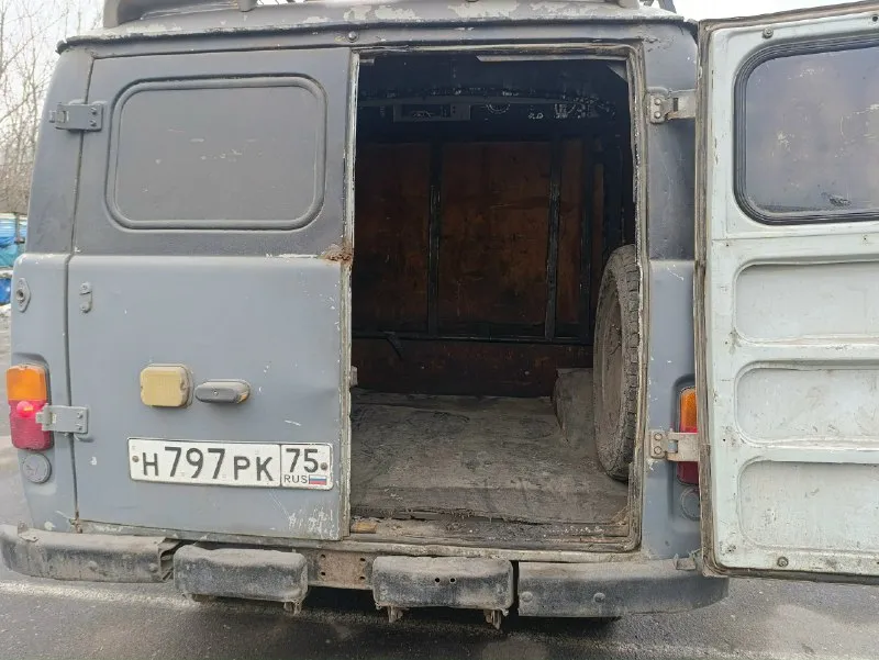 Продам уаз буханка 🍞 в отличном состоянии после капитального ремонта двигателя, работает идеально как часы, масла не есть, тяга очень бодрая, мосты работают раздатка переключает, кпп все скоростя переключаются, вся электрика работает свет хороший, печка жарит хорошо 👍, дополнительно обесшумлен весь кузов, дополнительно установлен усиленный багажник на всю крышу. действительно хороший уазик! доедет куда угодно ! с документами порядок машина стоит на учёте. цена 295. тр торг осмотр донецк днр связь плохая моб +79494316911. +79494484540. телеграм +79494494164 📞 звоните: +7(949)4316911 - фотография - 7