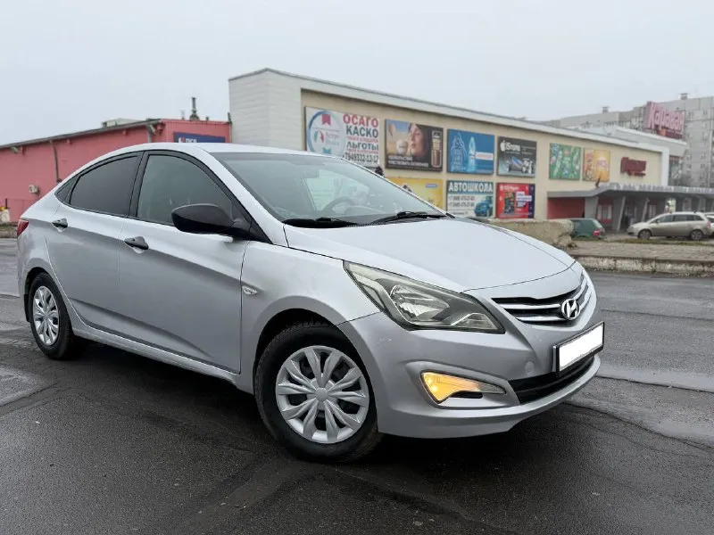 Hyundai solaris 2015 года(рестайлинг) 1.6 бензин(газ пропан)механическая коробка передач.2 собственника пробег — 181 000 км. автомобиль в хорошем состоянии: двигатель работает ровно, без посторонних шумов и ошибок, коробка передач переключается, ходовая часть без стуков. все стекла оригинальные, включая лобовое. кузов без следов коррозии, полный комплект ключей, камера заднего вида(есть летняя резина)документы в полном порядке. по запросу предоставим полный видеообзор с замерами лакокрасочного покрытия. цена: 770 000 рублей. город: донецк. телефон для связи: +7 (949) 371-08-26(telegram на номере) 📞 звоните: +7(949)3710826 - фотография - 2