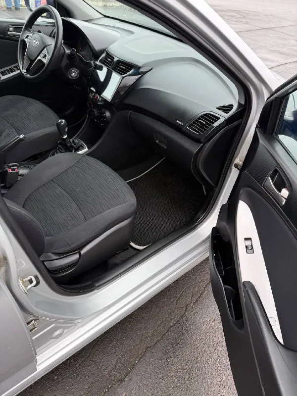 Hyundai solaris 2015 года(рестайлинг) 1.6 бензин(газ пропан)механическая коробка передач.2 собственника пробег — 181 000 км. автомобиль в хорошем состоянии: двигатель работает ровно, без посторонних шумов и ошибок, коробка передач переключается, ходовая часть без стуков. все стекла оригинальные, включая лобовое. кузов без следов коррозии, полный комплект ключей, камера заднего вида(есть летняя резина)документы в полном порядке. по запросу предоставим полный видеообзор с замерами лакокрасочного покрытия. цена: 770 000 рублей. город: донецк. телефон для связи: +7 (949) 371-08-26(telegram на номере) 📞 звоните: +7(949)3710826 - фотография - 8