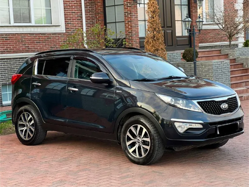 Kia sportage год-2014 пробег-144.000 мотор-2.0 коробка-автомат цена-1.320.000 торг-обмен номер- +79497546213 автомобиль в идеальном состоянии кузов без дефектов. ходовая часть без нареканий. мотор работает идеально, замена масла каждые 6 тысяч км, коробка переключает плавно. авто вложений не требует, от слова совсем. ухоженный кожаный салон, в машине не курили, мультимедиа с блютуз, камера заднего вида, двух зонный климат, мультируль, полный электро пакет, датчик света и дождя, круиз контроль, электро регулировка зеркал, подогрев сидений, помощь при парковке за машину не стыдно, вин по запросу ! - фотография - 2