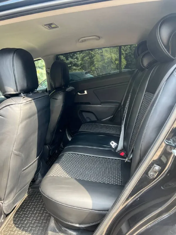 Kia sportage год-2014 пробег-144.000 мотор-2.0 коробка-автомат цена-1.320.000 торг-обмен номер- +79497546213 автомобиль в идеальном состоянии кузов без дефектов. ходовая часть без нареканий. мотор работает идеально, замена масла каждые 6 тысяч км, коробка переключает плавно. авто вложений не требует, от слова совсем. ухоженный кожаный салон, в машине не курили, мультимедиа с блютуз, камера заднего вида, двух зонный климат, мультируль, полный электро пакет, датчик света и дождя, круиз контроль, электро регулировка зеркал, подогрев сидений, помощь при парковке за машину не стыдно, вин по запросу ! - фотография - 7