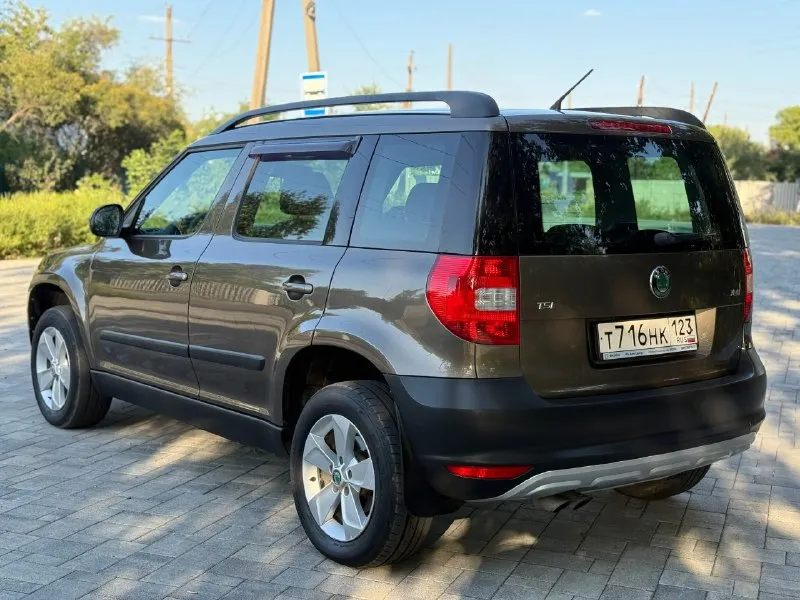 Skoda yeti 2013 1.4t пробег 120000 км ☑ ️1 владелец птс оригинал машина в хорошем состоянии, двигатель не троит, не дымит, масло не ест, коробка переключается во всех режимах без нареканий, заменеено сцепление на оригинал 10 км назад по электрике всё работает, ошибок нет комплектация: кондиционер, подогрев сидений, круиз-контроль, датчик света, электрорегулировка зеркал, из дополнительного установлена сигнализация с автозапуском, резина зима лето. авто на 180 учете я хозяин 950000₽ осмотр г. донецк 📞 +79493000452 📞 звоните: +7(949)3000452 - фотография - 2