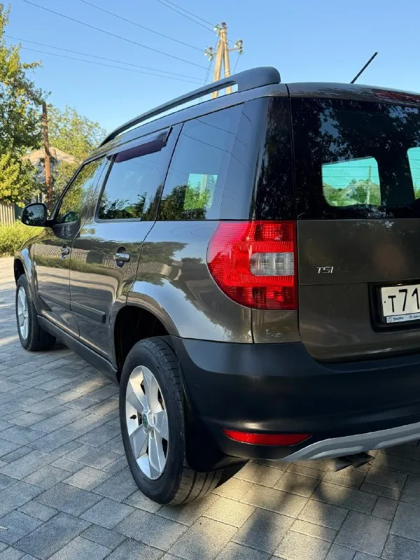 Skoda yeti 2013 1.4t пробег 120000 км ☑ ️1 владелец птс оригинал машина в хорошем состоянии, двигатель не троит, не дымит, масло не ест, коробка переключается во всех режимах без нареканий, заменеено сцепление на оригинал 10 км назад по электрике всё работает, ошибок нет комплектация: кондиционер, подогрев сидений, круиз-контроль, датчик света, электрорегулировка зеркал, из дополнительного установлена сигнализация с автозапуском, резина зима лето. авто на 180 учете я хозяин 950000₽ осмотр г. донецк 📞 +79493000452 📞 звоните: +7(949)3000452 - фотография - 3