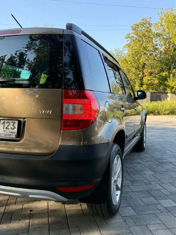 Skoda yeti 2013 1.4t пробег 120000 км ☑ ️1 владелец птс оригинал машина в хорошем состоянии, двигатель не троит, не дымит, масло не ест, коробка переключается во всех режимах без нареканий, заменеено сцепление на оригинал 10 км назад по электрике всё работает, ошибок нет комплектация: кондиционер, подогрев сидений, круиз-контроль, датчик света, электрорегулировка зеркал, из дополнительного установлена сигнализация с автозапуском, резина зима лето. авто на 180 учете я хозяин 950000₽ осмотр г. донецк 📞 +79493000452 📞 звоните: +7(949)3000452 - фотография - 4