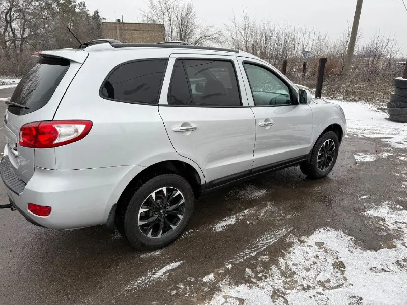 Hyundai santa fe. 2008г 2.2дизель автомат. машина в максимальной комплектации, в идеальном состоянии как внешне так и технически, кто первый приедет тот и заберет!пробег 182т. к.цена 1мл 130тр. г макеевка +79494961061 - фотография - 4