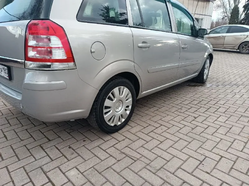 Продам opel зафира, 7-месная, мотор 1.6, 2008год, машина полностью обслужена, сел и поехал, кондиционер работает, зимняя резина, подогрев сидений, стеклоподъёмники,650000т. р торг, +79490868309 все вопросы по телефону. енакиево 📞 звоните: +7(949)0868309 - фотография - 6