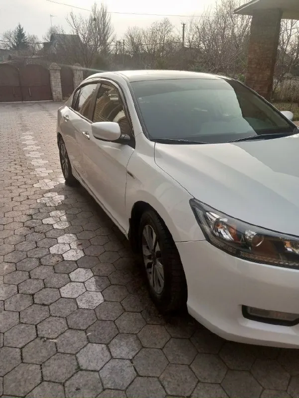 Продам: honda accord 9 (рестайлинг) год выпуска: 2015 мотор: 2.4 пробег: 135.000 км учёт: местный второй владелец. надёжный и экономный автомобиль. машина в нормальном состоянии, обслужена, гаражное хранение, мотор и коробка без нареканий, все функции работают. пройдено то. эксплуатировался очень бережно. пробег реальный. цена: 22000$ машина находиться в макеевке. +79494336737 или телеграмм @oleg7771112 📞 звоните: +7(949)4336737 - фотография - 4