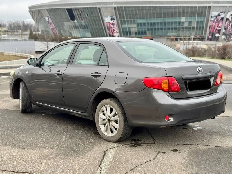 Продам toyota-corolla год 2007 двигатель 1.6 пробег 160 тыс км (родной) автомобиль в достойном состоянии, двигатель работает отлично, акпп отличная, кузов в хорошем состоянии без гнили, дыр, жучков, хорошая комплектация лепестки, 2-х зонный климат контроль, мультируль, датчик дождя, кондиционер, без ключевой доступ, салон после химчистки, новая зимняя резина. машина достойная! остальные вопросы по телефону. документы в порядке, оформление в мрэо! цена 700 тыс руб!🔥 +79493316047 г. донецк - фотография - 3
