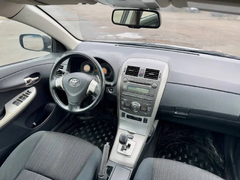 Продам toyota-corolla год 2007 двигатель 1.6 пробег 160 тыс км (родной) автомобиль в достойном состоянии, двигатель работает отлично, акпп отличная, кузов в хорошем состоянии без гнили, дыр, жучков, хорошая комплектация лепестки, 2-х зонный климат контроль, мультируль, датчик дождя, кондиционер, без ключевой доступ, салон после химчистки, новая зимняя резина. машина достойная! остальные вопросы по телефону. документы в порядке, оформление в мрэо! цена 700 тыс руб!🔥 +79493316047 г. донецк - фотография - 5