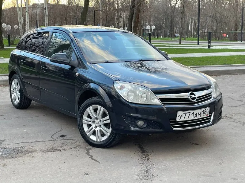 В продаже opel astra h 1.6l 2011г 160 пробег 2 подъемника гидроусилитель кондиционер круиз контроль датчик света и дождя стаканы дно пороги без дыр и гнили ничего не гремит, не в чем не нуждается как говорится сел и поехал !!! чистый ухоженный не прокуренный салон ! расход топлива 6-7 л ! документы в полном порядке учёт 180 без штрафов и запретов стс птс договор все на руках ! переоформление по договору купли-продажи или в мрэо ! все вопросы по телефону звоните в любое время расскажу все подробно ! цена 525.000₽ торг +7 (949) 508-79-10 - фотография - 2