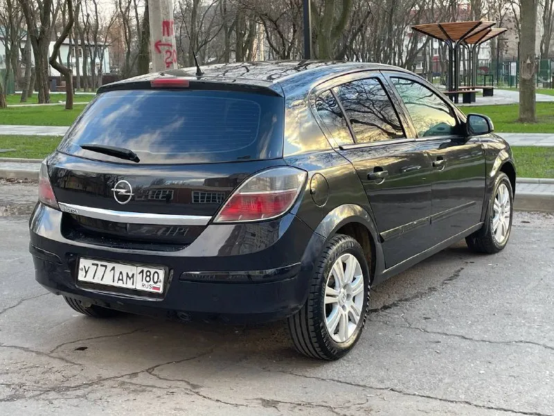 В продаже opel astra h 1.6l 2011г 160 пробег 2 подъемника гидроусилитель кондиционер круиз контроль датчик света и дождя стаканы дно пороги без дыр и гнили ничего не гремит, не в чем не нуждается как говорится сел и поехал !!! чистый ухоженный не прокуренный салон ! расход топлива 6-7 л ! документы в полном порядке учёт 180 без штрафов и запретов стс птс договор все на руках ! переоформление по договору купли-продажи или в мрэо ! все вопросы по телефону звоните в любое время расскажу все подробно ! цена 525.000₽ торг +7 (949) 508-79-10 - фотография - 3