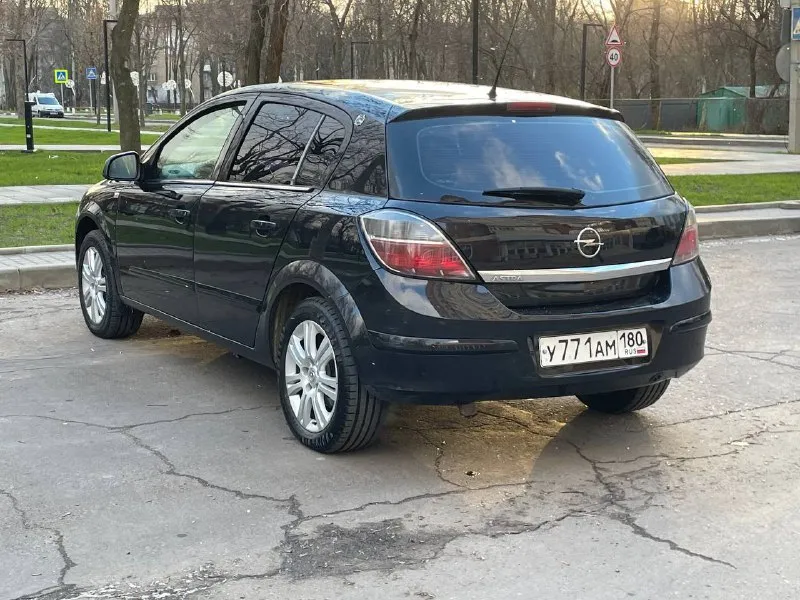 В продаже opel astra h 1.6l 2011г 160 пробег 2 подъемника гидроусилитель кондиционер круиз контроль датчик света и дождя стаканы дно пороги без дыр и гнили ничего не гремит, не в чем не нуждается как говорится сел и поехал !!! чистый ухоженный не прокуренный салон ! расход топлива 6-7 л ! документы в полном порядке учёт 180 без штрафов и запретов стс птс договор все на руках ! переоформление по договору купли-продажи или в мрэо ! все вопросы по телефону звоните в любое время расскажу все подробно ! цена 525.000₽ торг +7 (949) 508-79-10 - фотография - 4