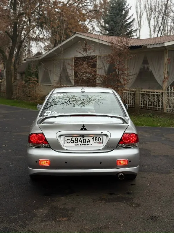 Продажа/обмен лансер 9 на автомате в идеальном состоянии и по технике и по кузову не каких вложений не требует, двигатель масло не кушает, коробка не пинает не буксует, электрика исправна, новая зимняя резина +лето на дисках отдам салон перешит в дорогую кожу, камера заднего вида, видео регистратор, кондиционер обслужен в этом году, масла в моторе и коробке поменял 100км назад вместе со всеми фильтрами, ходовка вся поменяна мягкая не стучит, в общем автомобиль в идеальном состоянии много что расскажу много что отдам с машиной по запчастям так как и новыми так и б/у цена 600.000рублей разумный торг обмен с доплатой в обе стороны +79493732707 📞 звоните: +7(949)3732707 - фотография - 3