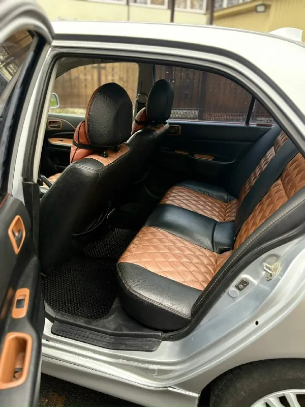 Продажа/обмен лансер 9 на автомате в идеальном состоянии и по технике и по кузову не каких вложений не требует, двигатель масло не кушает, коробка не пинает не буксует, электрика исправна, новая зимняя резина +лето на дисках отдам салон перешит в дорогую кожу, камера заднего вида, видео регистратор, кондиционер обслужен в этом году, масла в моторе и коробке поменял 100км назад вместе со всеми фильтрами, ходовка вся поменяна мягкая не стучит, в общем автомобиль в идеальном состоянии много что расскажу много что отдам с машиной по запчастям так как и новыми так и б/у цена 600.000рублей разумный торг обмен с доплатой в обе стороны +79493732707 📞 звоните: +7(949)3732707 - фотография - 6