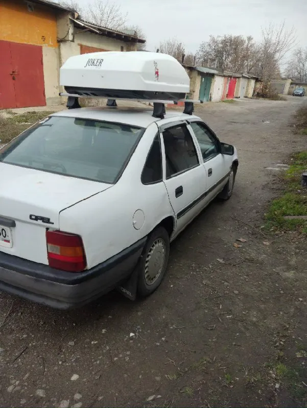 Продам opel вектра а 1992 года, в хорошем состоянии (сел поехал ) не чего делать надо, полностью обслужен. бензин/газ зарегистрирован. два комплекта колес зима-лето цена 200тыс. всё вопросы по +79493916608 александр 📞 звоните: +7(949)3916608 - фотография - 2