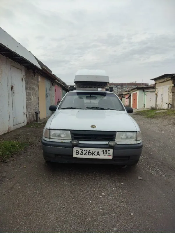 Продам opel вектра а 1992 года, в хорошем состоянии (сел поехал ) не чего делать надо, полностью обслужен. бензин/газ зарегистрирован. два комплекта колес зима-лето цена 200тыс. всё вопросы по +79493916608 александр 📞 звоните: +7(949)3916608 - фотография - 3