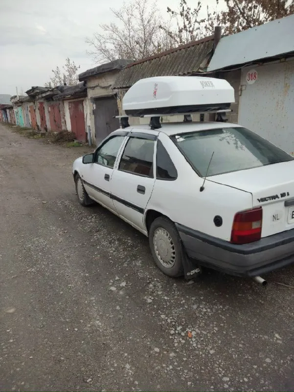 Продам opel вектра а 1992 года, в хорошем состоянии (сел поехал ) не чего делать надо, полностью обслужен. бензин/газ зарегистрирован. два комплекта колес зима-лето цена 200тыс. всё вопросы по +79493916608 александр 📞 звоните: +7(949)3916608 - фотография - 4