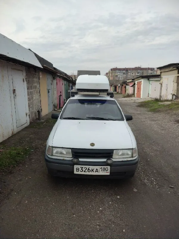 Продам opel вектра а 1992 года, в хорошем состоянии (сел поехал ) не чего делать надо, полностью обслужен. бензин/газ зарегистрирован. два комплекта колес зима-лето цена 200тыс. всё вопросы по +79493916608 александр 📞 звоните: +7(949)3916608 - фотография - 9