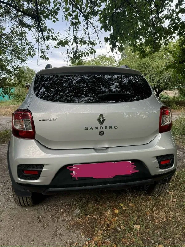 Продаю renault сандеро степвей 2017 г я 2 собственник, любое переоформление. пробег 185 тысяч кузов в родной краске. не участвовал в дтп. все расходники поменяны, ничего делать не надо, сел и поехал. в комплекте два ключа, установлена сигнализация с автозапуском, 9-ти дюймовая магнитола, так же иметься круиз контроль, подогревы передних сидений. оригинальный птс. летняя резина в подарок, сейчас машина на шипах. двигатeль 1.6 мехaникa. кузов без рыжиков. машина каждый день на ходу. кому интересно пишите, звоните. цена 870 рублей, быстрым хороший торг у капота. машина находится в г. шахтерске. готов на любые проверки за ваш счет. за машину не стыдно! телефон для связи 79490499521 или л. с. 📞 звоните: +7(949)0499521 - фотография - 3