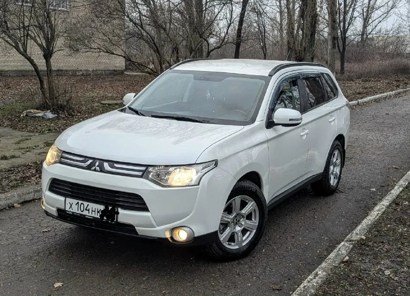 📢 продам mitsubishi outlander ресталинг в идеальном состоянии можно и вкредит 💥💥 🔹год 2014 🔹двигатель 2.0л бенз. 🔹коробка: автомат 🔹привод :полный 🔹учёт рф любое оформление цена 1м.150тр торг звоните 🔹авто в хорошем состоянии не бита 100% ходовка супер двигатель и кпп работают отлично, кузов в идеальном состоянии, музыка, дачики мертвых зон камера задниго вида, дачик света, дачик дождя, сигнализация, эл стеклоподъёмники подогрев сидения 2х зоный климат резина хорошая т. д 🔹телефон :+79490030135(телеграм +79497396813) (вацап +380714978907 📞 звоните: +7(949)0030135 - фотография - 3