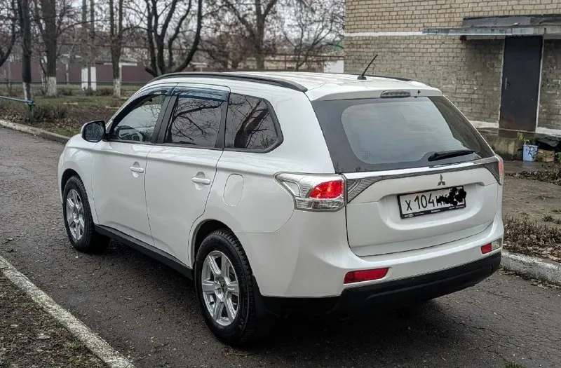 📢 продам mitsubishi outlander ресталинг в идеальном состоянии можно и вкредит 💥💥 🔹год 2014 🔹двигатель 2.0л бенз. 🔹коробка: автомат 🔹привод :полный 🔹учёт рф любое оформление цена 1м.150тр торг звоните 🔹авто в хорошем состоянии не бита 100% ходовка супер двигатель и кпп работают отлично, кузов в идеальном состоянии, музыка, дачики мертвых зон камера задниго вида, дачик света, дачик дождя, сигнализация, эл стеклоподъёмники подогрев сидения 2х зоный климат резина хорошая т. д 🔹телефон :+79490030135(телеграм +79497396813) (вацап +380714978907 📞 звоните: +7(949)0030135 - фотография - 4