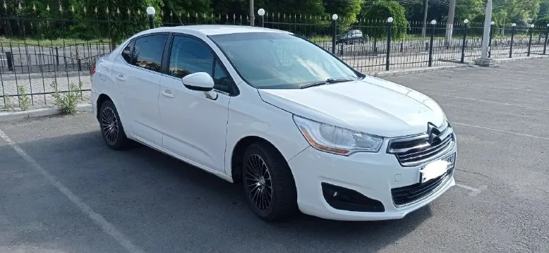 Citroen c4 1.6 2014 г. в. 150 л. с. очень резвое авто с приятным расходом. японская 6 ступенчатая машина свежая, в хорошем состоянии просмотр в донецке. цена по низу рынка в такой комплектации и состоянии 800 т. р. писать на ватсапп +79785645277 📞 звоните: +7(978)5645277 - фотография - 3