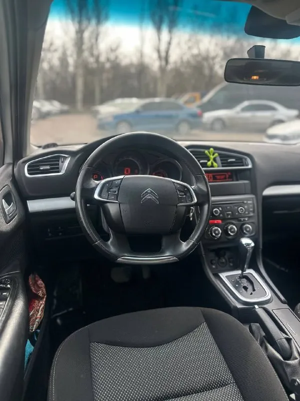 Citroen c4 1.6 2014 г. в. 150 л. с. очень резвое авто с приятным расходом. японская 6 ступенчатая машина свежая, в хорошем состоянии просмотр в донецке. цена по низу рынка в такой комплектации и состоянии 800 т. р. писать на ватсапп +79785645277 📞 звоните: +7(978)5645277 - фотография - 7