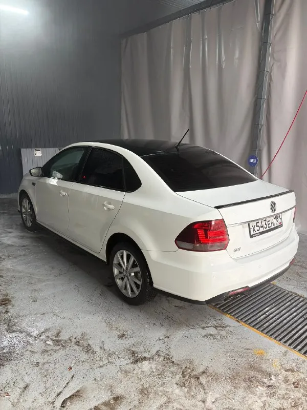 Volkswagen polo gt 1,4 2016г. автоматическая(dsg). пробег 88000. цена: 1.400.000 (торг) комплектация: климат контроль, стеклоподъемники, автосвет, мульти-руль, подогрев передних сидений, подогрев зеркал, подогрев лобового и заднего стекла, парктроник, авто складывание зеркал, круиз-контроль. подробнее по телефону:+7(959)553-66-11 г. алчевск 📞 звоните: +7(959)5536611 - фотография - 9