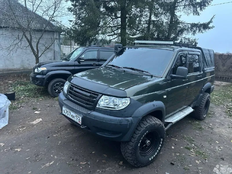 Продам уаз патриот пикап 2013 года ) в очень хорошем состоянии ) техника вся в идеале! чеки по работам присутствуют) всегда обслуживался во время ) из допов: - хорошая музыка с камерой заднего вида - двери зашумлены в два слоя - колонки дорогие и музыка играет очень громко - люфтован - резина и диски новые - хабы и вся ходовка усилена - в фарах би лед линзы, свет ночью как днем, даже люстра которая на крыше стоит она отдыхает по сравнению с фарами ) ))) есть еще освещение в бока )) - есть газ, вписан в птс - колеса вписаны - с оформлением проблем нет) цена 1млн ) тел +79496374907 📲 tg: @sergeia72 📞 звоните: +7(949)6374907 - фотография - 3