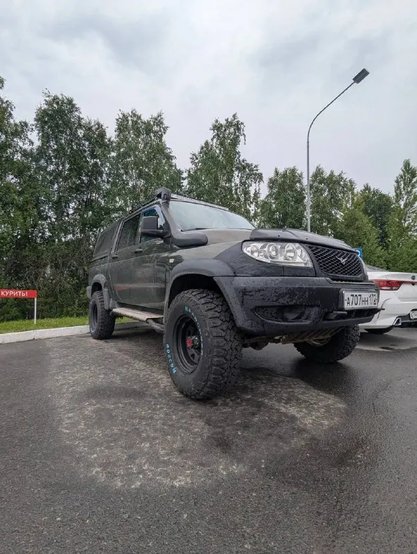 Продам уаз патриот пикап 2013 года ) в очень хорошем состоянии ) техника вся в идеале! чеки по работам присутствуют) всегда обслуживался во время ) из допов: - хорошая музыка с камерой заднего вида - двери зашумлены в два слоя - колонки дорогие и музыка играет очень громко - люфтован - резина и диски новые - хабы и вся ходовка усилена - в фарах би лед линзы, свет ночью как днем, даже люстра которая на крыше стоит она отдыхает по сравнению с фарами ) ))) есть еще освещение в бока )) - есть газ, вписан в птс - колеса вписаны - с оформлением проблем нет) цена 1млн ) тел +79496374907 📲 tg: @sergeia72 📞 звоните: +7(949)6374907 - фотография - 9