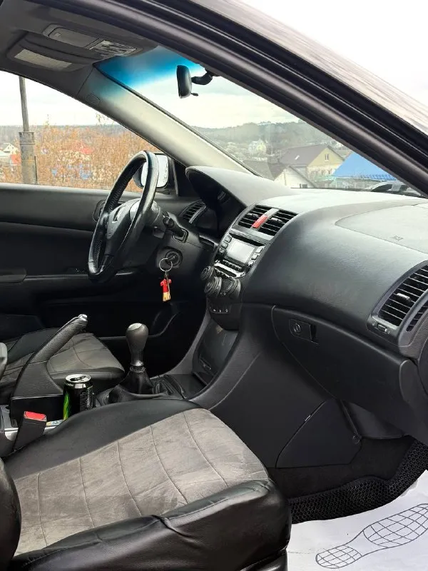 Срочно. 660,000 руб. honda accord vll, 2.0 л, мт. технически обслужена, цепь заменена 20,05,25. масла и фильтра свежие. кузов без ржавчины и гнили, пороги / днище целые, преимущественно заводской окрас. птс оригинал, два владельца. первый владел 13 лет, второй по нынешний час. комплектация “comfort“. два комплекта резины. климат, круиз, мультируль, эл. сп с доводчиком, подогревы сидений и зеркал, люк, ксенон и т. д. территориально находится в г макеевка (центр) контакты : +7 (949) 363-52-68 (есть «telegram») варианты обменов и рассрочки - не интересуют. - фотография - 9
