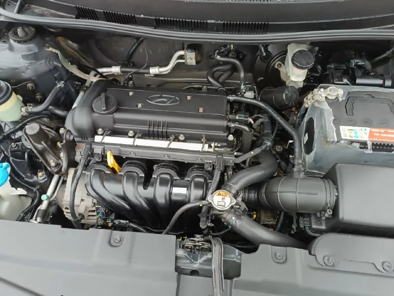 Продам hyundai solaris 2015 г на автомате! с реальным родным пробегом 156000км и с зеленой автотекой! на комплектации в нее входит: климат контроль подогрев передних сидений, 4 стеклоподъемника, мульти руль. с подогревом. машина в очень хорошим состоянии! и за все свою эксплуатацию у машины был 1 хозяина. по техники все работает как часы! по ходовой плывет, нечего не гремит не стучит, нет посторонних звуков. коробка работает так как должна работать! все передачи включаются идеально без пинков! все остальные вопросы по телефону +7949 416 83 45 тут и телеграм цена 970.000₽ 📞 звоните: +7(949)4168345 - фотография - 9