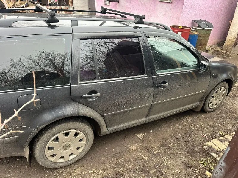 Продам volkswagen golf 4. фольксваген гольф универсал 2002 года 🔥комплектация с кондиционером 1.6 бензин. простой, надежный мотор. кпп - автомат автомобиль целый, ржавчины и гнили нет мотор работает штатно, дыма и посторонних звуков нет. ходовая вся перебрана, каждый день на ходу. машина в хорошем состоянии, сел-поехал. цена 450000 руб торг возле капота по документам полный порядок, находится в днр донецк, тел. +79490032730 - фотография - 7