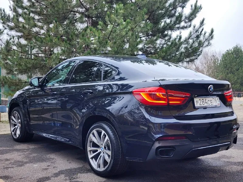 Bmw x6 f16 30d 249 л. с. оригинальный пробег 179 000км максимальная комплектация: - заводской m-пакет - доводчики всех дверей - бесключевой доступ - проекция на лобовое стекло - распознавание знаков - музыка harman/kardon - мультимедия с carplay и androidaudio - матричные активные фары led adaptive - авто дальний - расширенная отделка кожи (консоль, дверные карты, центральная консоль алькантара+карбон) ни одного ни дтп, ни подкраса. передняя часть, фары и все проблемные места в броне пленке. всё на своём месте как с завода. +79493111064 или тг, макс, вотсап. я хозяин, переоформление без проблем, по запросу скину автотеку. 4 480 000 ₽ 📞 звоните: +7(949)3111064 - фотография - 3